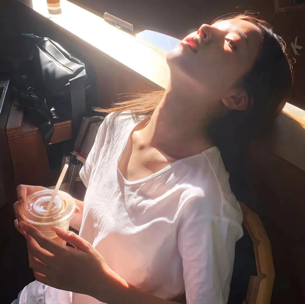 《爱我在清晨》封面