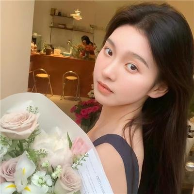 《世界上最漂亮的女孩》封面