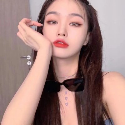 《少女与海怪》封面